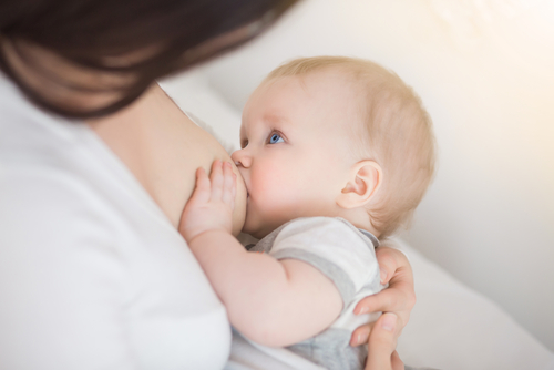 【産婦人科医監修】インフルエンザや風邪のときに母乳を赤ちゃんにあげても大丈夫？