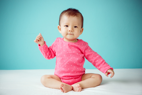 シャフリングベビーとは?原因やその後の成長の特徴は?リハビリもできるの?