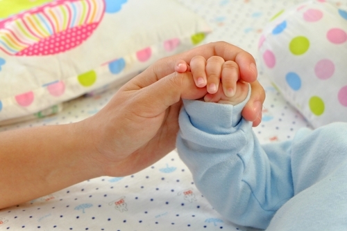 月齢別 新生児 赤ちゃんの寝かしつけの方法やコツ おすすめグッズもご紹介 ままのて 月齢別 新生児 赤ちゃんの寝かしつけの方法やコツ おすすめグッズもご紹介 ままのて