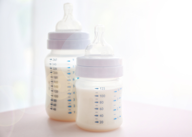 新生児に哺乳瓶は必要 出産準備で知りたい哺乳瓶の準備時期と注意点 ままのて