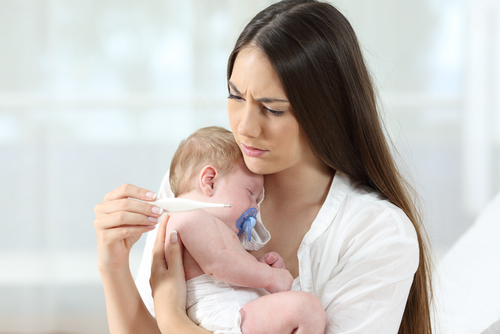 新生児から生後6ヶ月ごろまでの赤ちゃんは、ママの免疫を受け継いでいるので、比較的風邪にかかりにくいといわれています。しかし、6ヶ月を越えるとママの免疫が薄れる