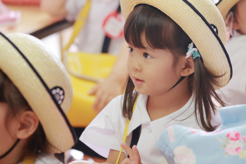 時間割表で解説｜幼稚園の預かり時間は短い？共働きもOK？帰宅時間は？体験談を紹介