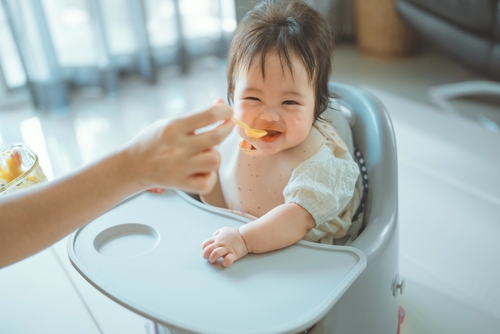 【管理栄養士監修】離乳食2ヶ月目の量やかたさは？食材と進め方・食べない場合の対処法を紹介！