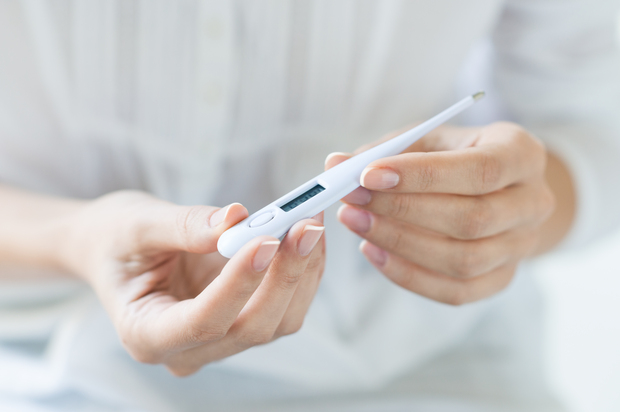 【産婦人科医監修】高温期14日目！体温下がる・上がる原因は？妊娠の可能性は？生理予定日に妊娠検査薬でフライングしてよいかも解説！