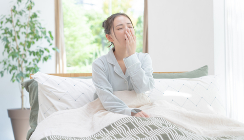【産婦人科医監修】妊娠後期に眠い!昼間や仕事中に襲われる強い眠気の原因と対処法