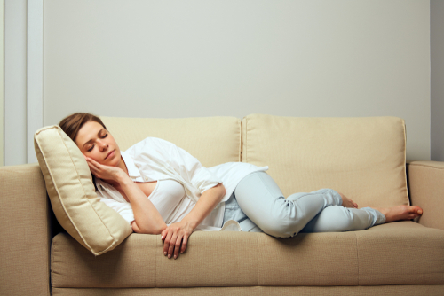 【産婦人科医監修】つわりのピークはいつ・何週？いつまで続く？仕事の悩みも解説