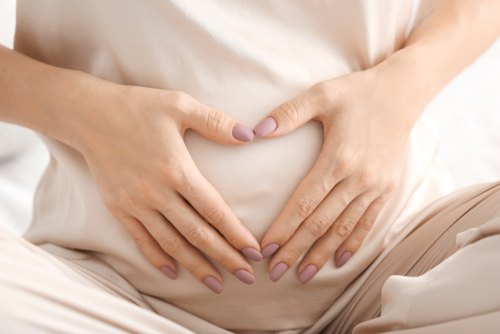 【助産師監修】妊婦の冷えの原因と影響は？冷えのサインと対策・解消法
