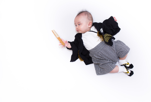 お食い初め 赤ちゃんの服装は 父親 母親のおすすめ衣装 私服でも良い ままのて