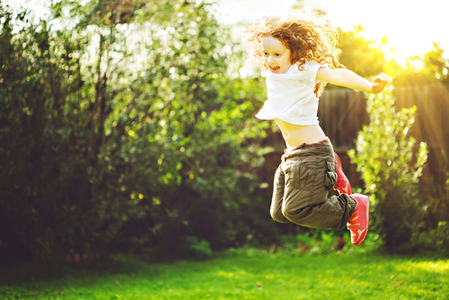 子ども用トランポリンのおすすめはこれ 室内用 静音タイプが人気 安全性は ままのて