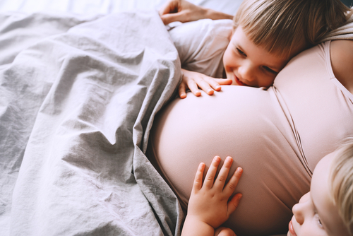 【産婦人科医監修】帝王切開での出産は何人までOK？年子や2回目以降のリスクは？