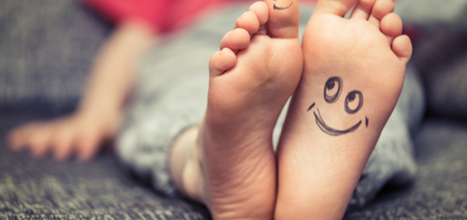 2 3歳の子どもの足のサイズ表 靴の選び方や測り方を先輩ママの体験談を交えて紹介 ままのて