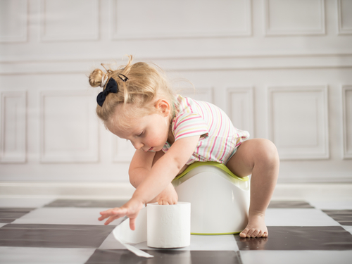 子どものおしっこが茶色い！？おしっこが変な原因と症状、対処法
