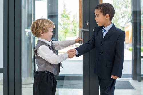 入学式で男の子におすすめのスーツ14選！レンタルできる？靴はスニーカーでもOK？