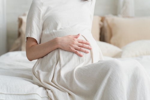 【産婦人科医監修】妊婦のお腹がつる・筋肉痛になる原因と予防法！腹筋を鍛えても大丈夫？