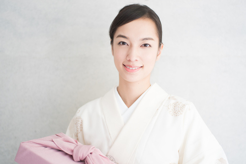 【保存版】お中元の8つのマナー！お返しや挨拶の仕方、渡し方、添え状について解説！