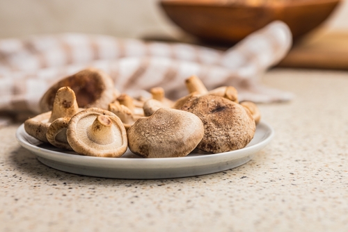 【管理栄養士監修】離乳食にしいたけはいつから？後期のレシピ・初期からのだしの取り方とレンジで下ごしらえの方法を紹介！