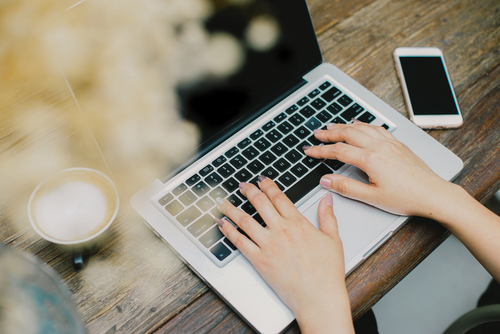 妊娠中の退職、タイミングやもらえるお金は？仕事をやめる理由や失業保険、各種手続きについて