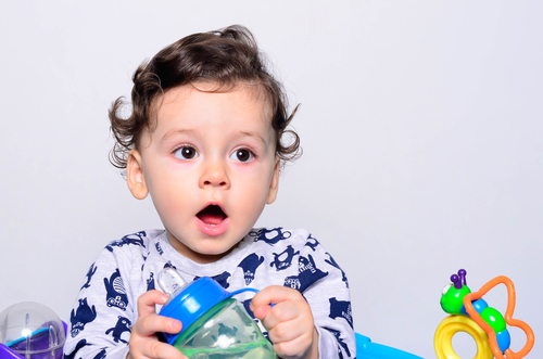 新生児・赤ちゃんのしゃっくりの原因は？授乳が原因？止めた方がいいの？