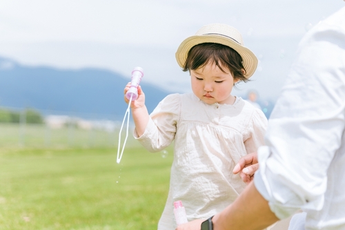 【小児科医監修】赤ちゃんや子どもの熱中症の症状は?予防対策グッズで夏を健康に過ごそう!