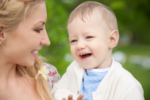 1歳4ヶ月の赤ちゃんに関するQ&A集!言葉・食事・夜泣き・イヤイヤ・遊び方などあらゆる疑問を解決!