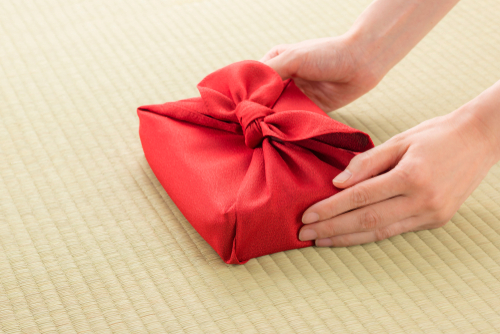 お中元とお歳暮の意味は？時期は？誰に贈るの？初めて贈る際に気を付けたいことからやめ方まで紹介