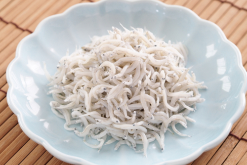 【栄養満点】離乳食初期からのしらすレシピ!塩抜き&冷凍術!いつからそのまま食べられる?