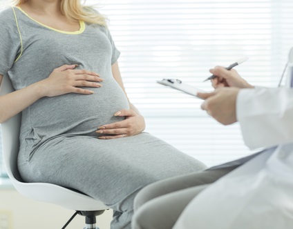 【産婦人科医監修】羊水過少症とは?羊水が少ない原因・症状・治療法は?対策はある?