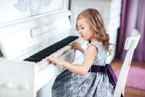 人気のピアノ発表会用ワンピース10選！選び方や口コミも一緒にご紹介