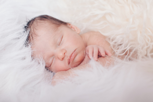 【産婦人科医監修】早産で生まれた赤ちゃんの生存率は?妊娠何週で生まれると早産になる?原因や予防策を解説